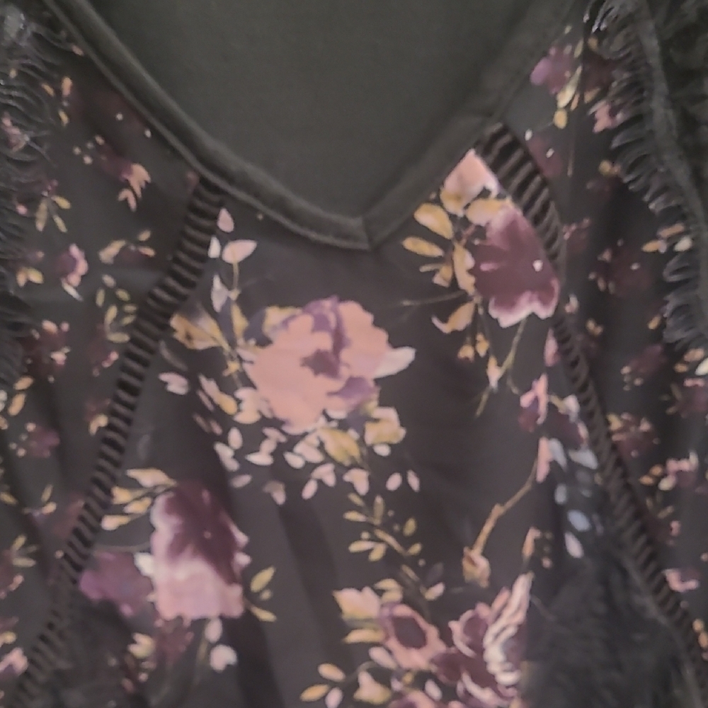 Taylor & Sage Black Floral Top - Picture 3 of 3
